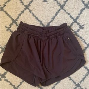 Lululemon Hotty Hot Mid Rise 4” shorts
